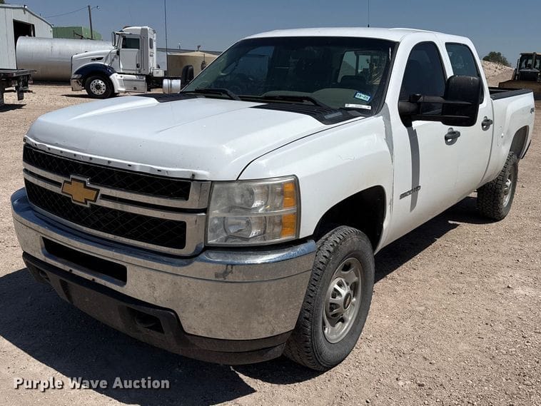 2013 Chevrolet 2500HD Equipment Image0