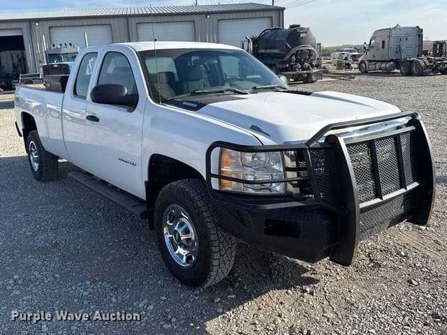 Image of Chevrolet 2500HD equipment image 2