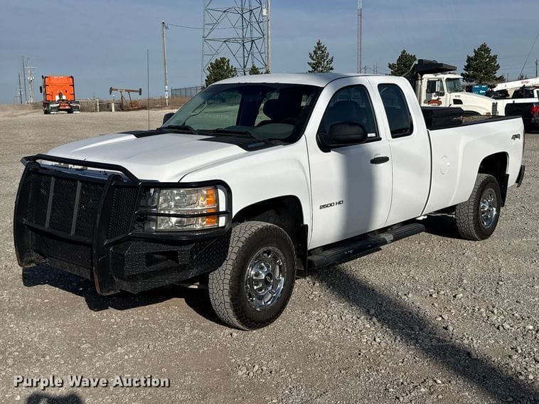 2013 Chevrolet 2500HD Equipment Image0