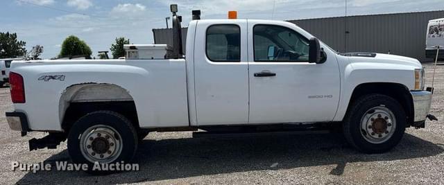 Image of Chevrolet 2500HD equipment image 3