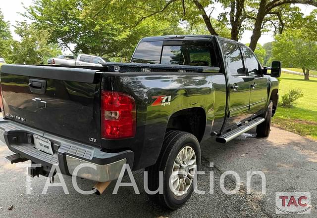 Image of Chevrolet 2500HD equipment image 4