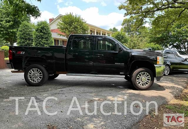 Image of Chevrolet 2500HD equipment image 3