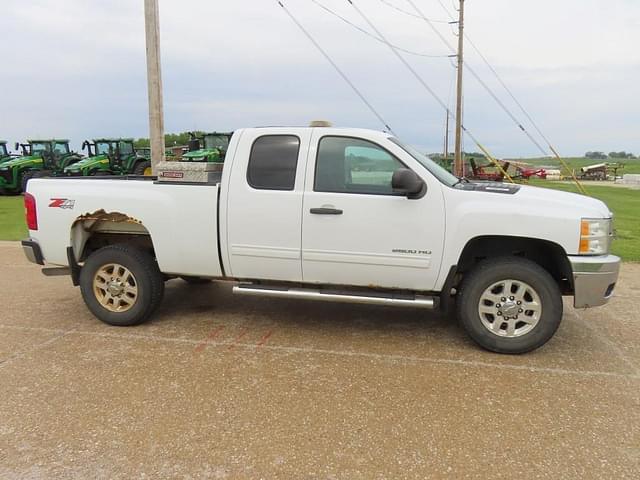 Image of Chevrolet 2500HD equipment image 4