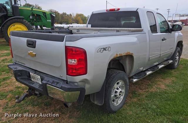 Image of Chevrolet 2500HD equipment image 4