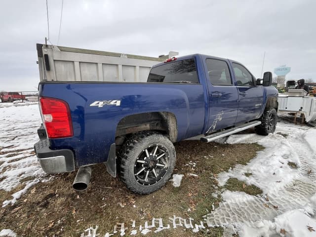 Image of Chevrolet 2500HD equipment image 4