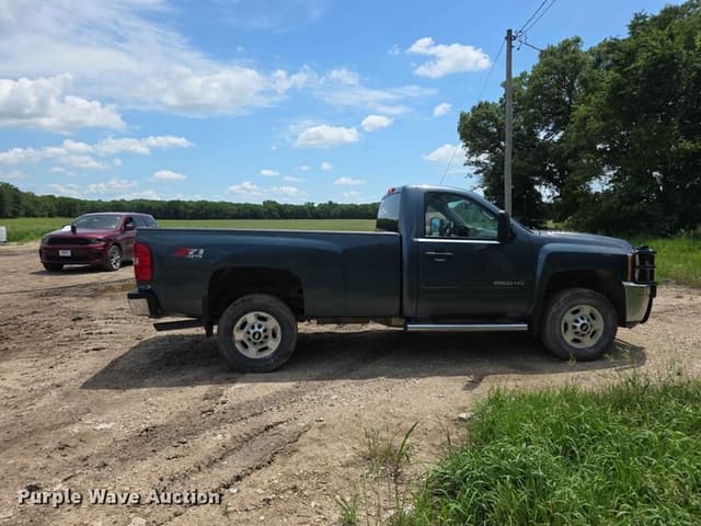 Image of Chevrolet 2500HD equipment image 3