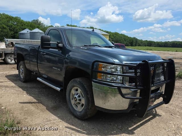 Image of Chevrolet 2500HD equipment image 2