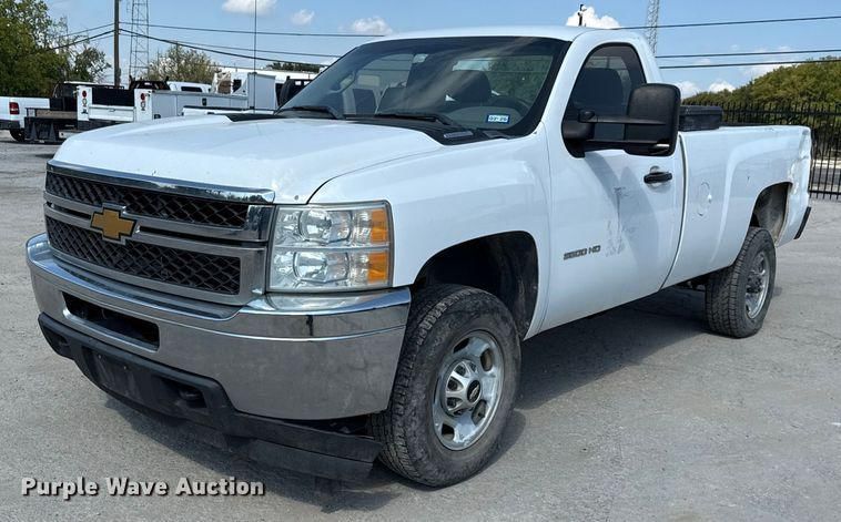 2013 Chevrolet 2500 Equipment Image0