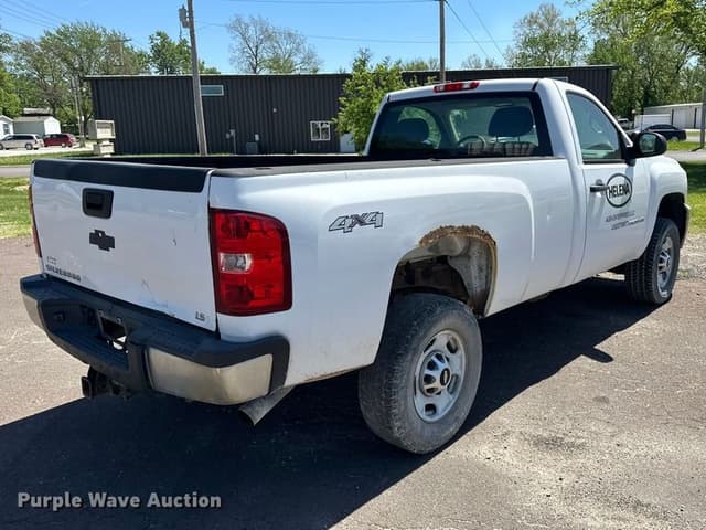 Image of Chevrolet 2500HD equipment image 4