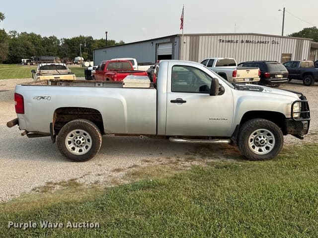 Image of Chevrolet 2500HD equipment image 3