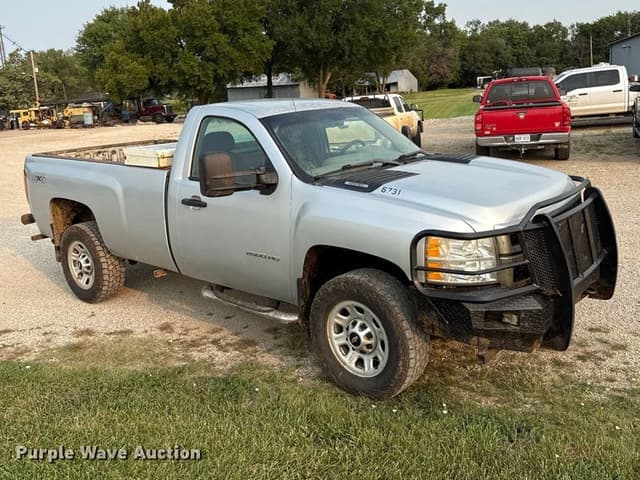 Image of Chevrolet 2500HD equipment image 2