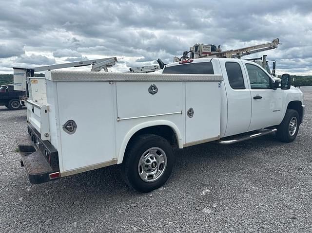 Image of Chevrolet 2500HD equipment image 2