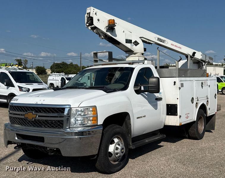 2013 Chevrolet 3500HD Equipment Image0
