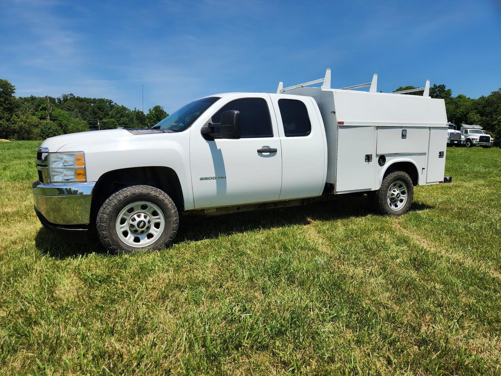 2013 Chevrolet 3500 Equipment Image0