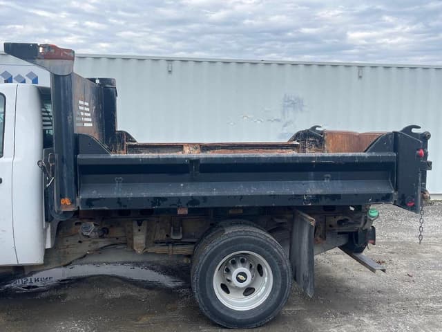 Image of Chevrolet 3500HD equipment image 4