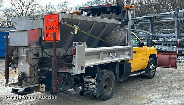 Image of Chevrolet 3500HD equipment image 4