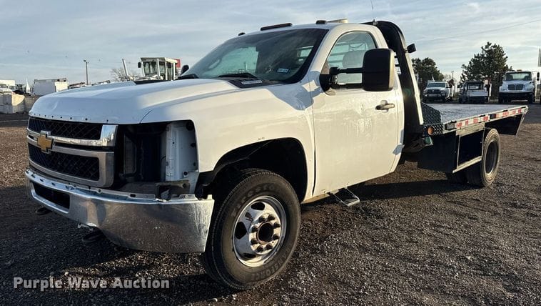 2013 Chevrolet 3500HD Equipment Image0