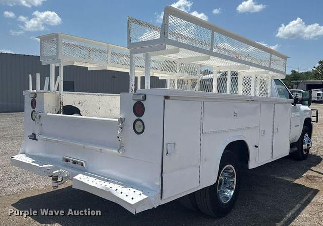 Image of Chevrolet 3500HD equipment image 4