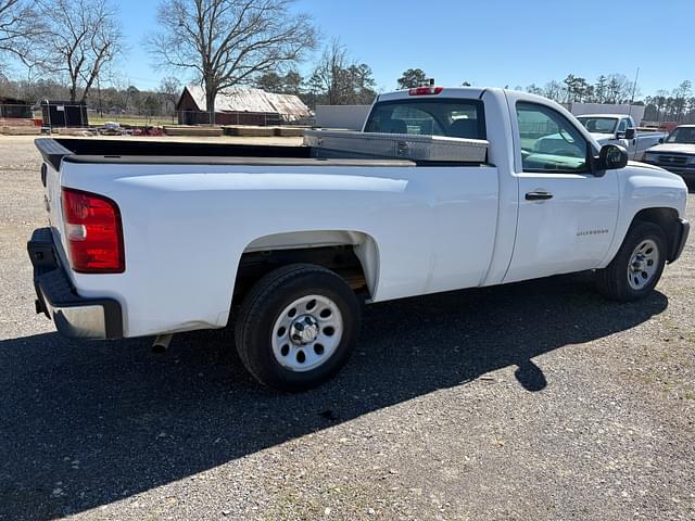 Image of Chevrolet Silverado equipment image 3