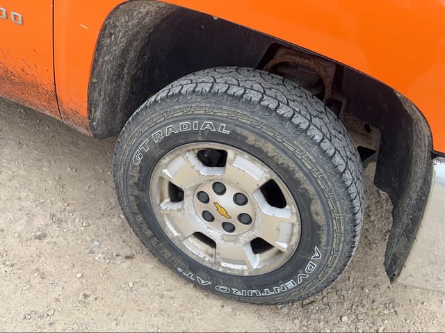 Image of Chevrolet Silverado equipment image 4