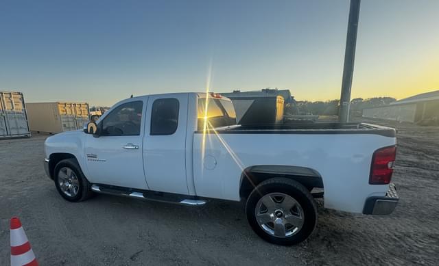 Image of Chevrolet Silverado equipment image 1