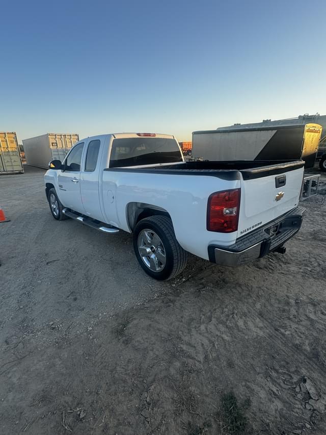 Image of Chevrolet Silverado equipment image 2