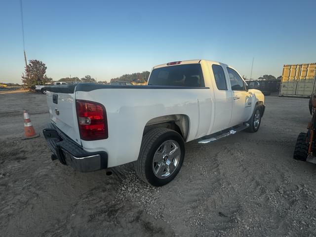 Image of Chevrolet Silverado equipment image 4