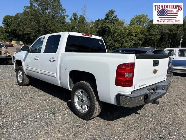 Image of Chevrolet Silverado equipment image 2