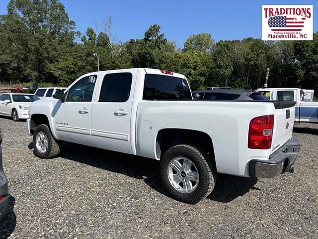 Image of Chevrolet Silverado equipment image 3