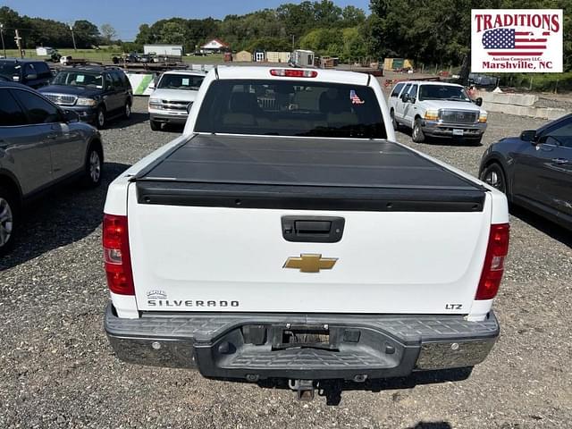 Image of Chevrolet Silverado equipment image 4