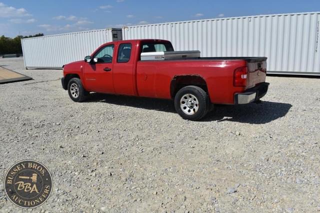 Image of Chevrolet Silverado equipment image 2