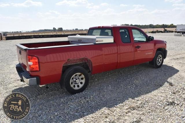 Image of Chevrolet Silverado equipment image 4
