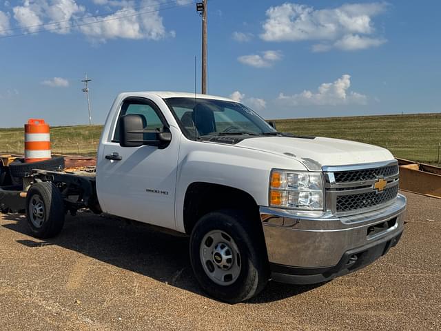 Image of Chevrolet Silverado equipment image 2