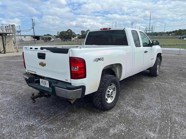 Image of Chevrolet Silverado equipment image 4