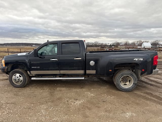 Image of Chevrolet Silverado equipment image 1