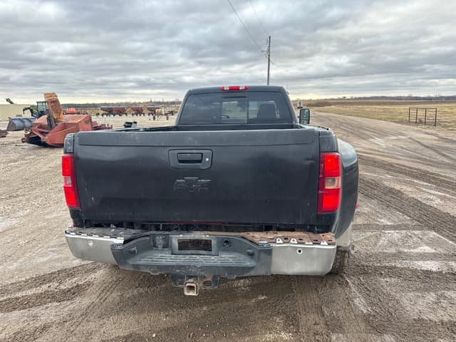 Image of Chevrolet Silverado equipment image 3
