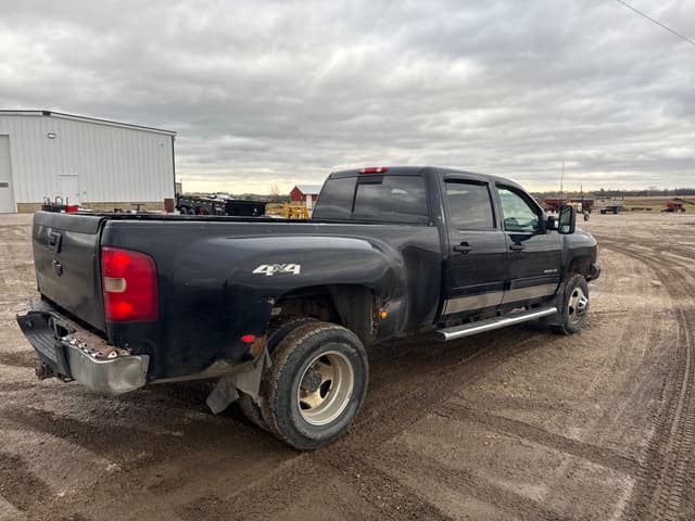 Image of Chevrolet Silverado equipment image 4