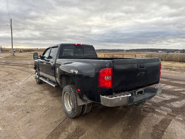 Image of Chevrolet Silverado equipment image 2