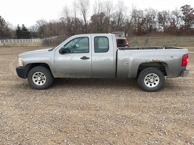 Image of Chevrolet Silverado equipment image 1