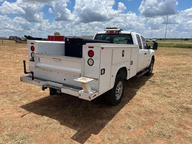 Image of Chevrolet Silverado equipment image 2