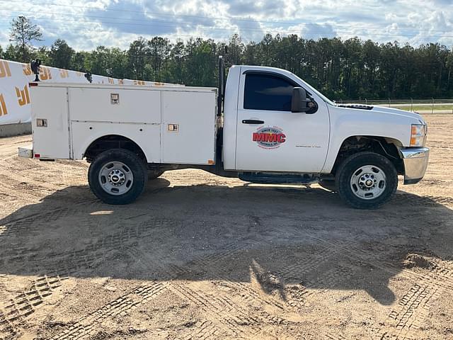 Image of Chevrolet Silverado equipment image 3
