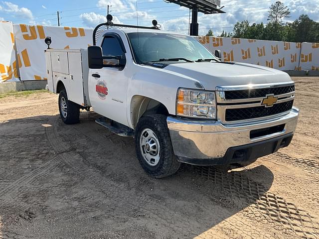 Image of Chevrolet Silverado equipment image 2