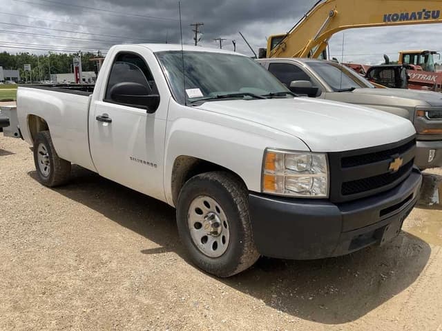 Image of Chevrolet Silverado equipment image 2