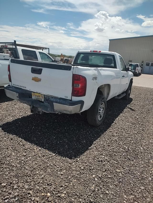 Image of Chevrolet 2500 equipment image 2