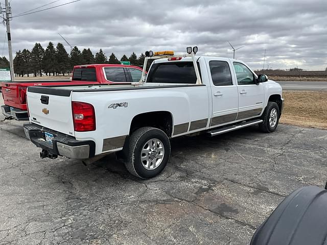 Image of Chevrolet 2500 equipment image 3