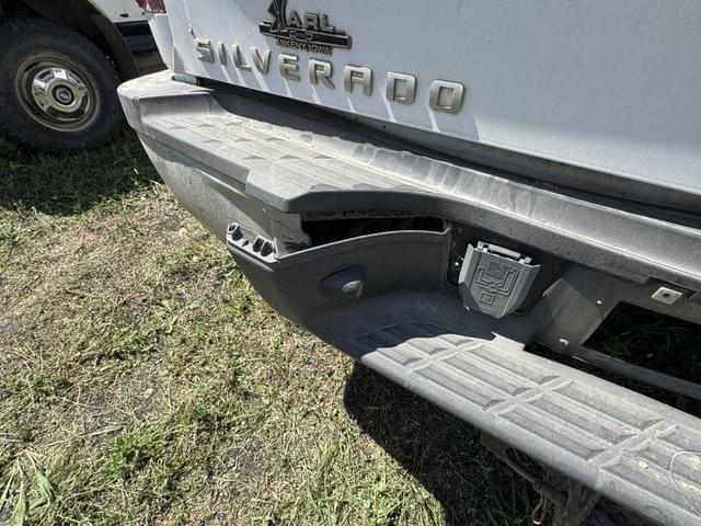 Image of Chevrolet 2500HD equipment image 3