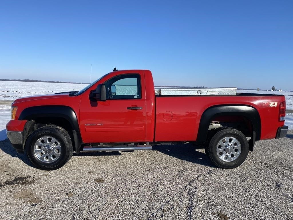 2013 Chevrolet 2500 Equipment Image0