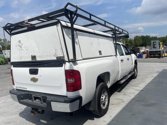 Image of Chevrolet 2500HD equipment image 2