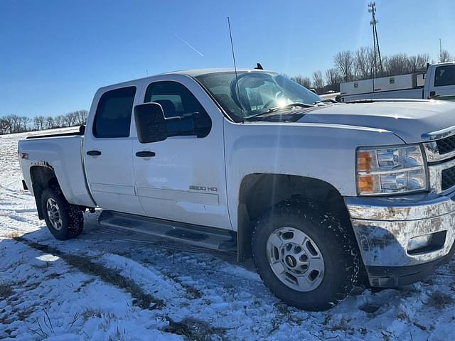 Image of Chevrolet 2500HD equipment image 2