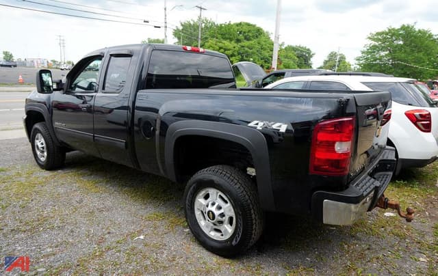 Image of Chevrolet 2500HD equipment image 2
